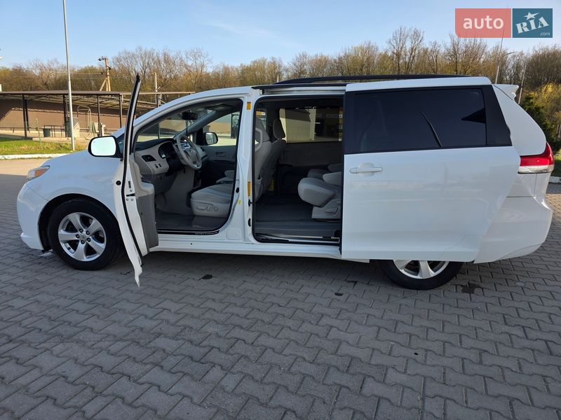 Минивэн Toyota Sienna 2013 в Гусятине