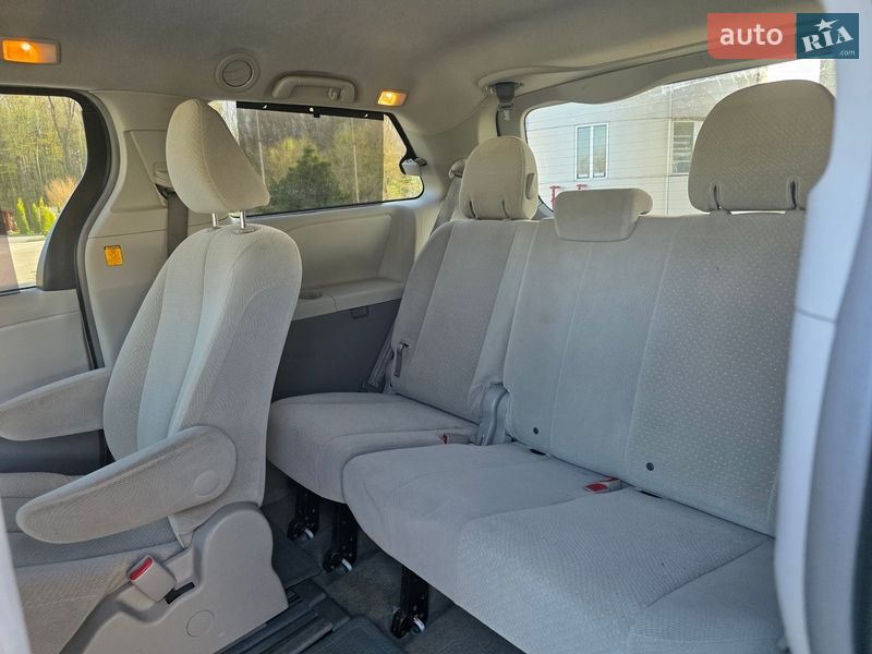 Минивэн Toyota Sienna 2013 в Гусятине