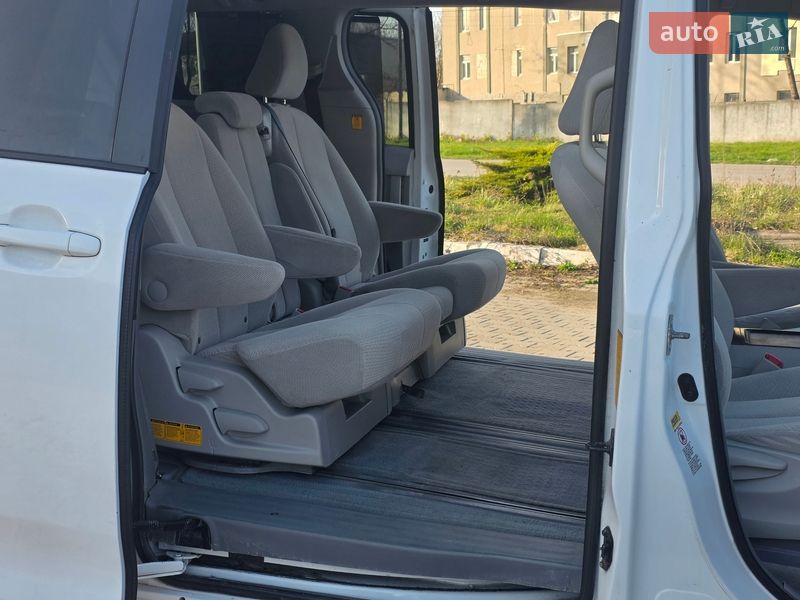 Минивэн Toyota Sienna 2013 в Гусятине