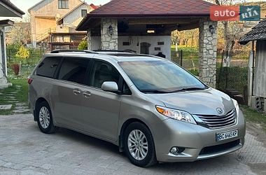 Минивэн Toyota Sienna 2015 в Николаеве