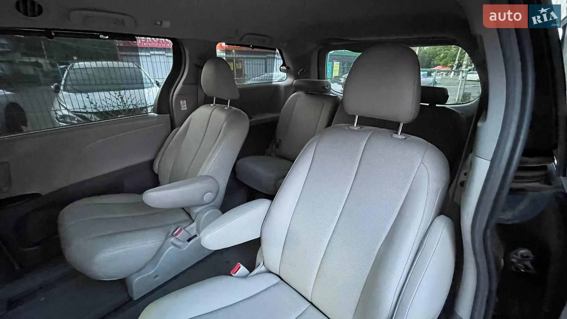 2015 Toyota Sienna - мініатюра 13