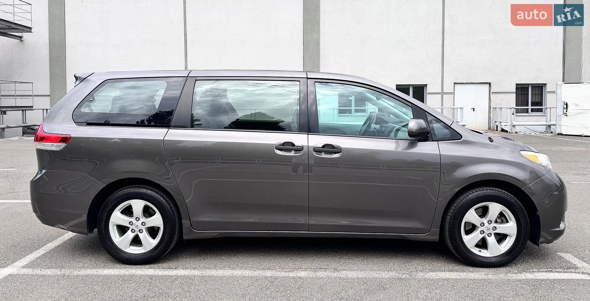 2012 Toyota Sienna - мініатюра 4