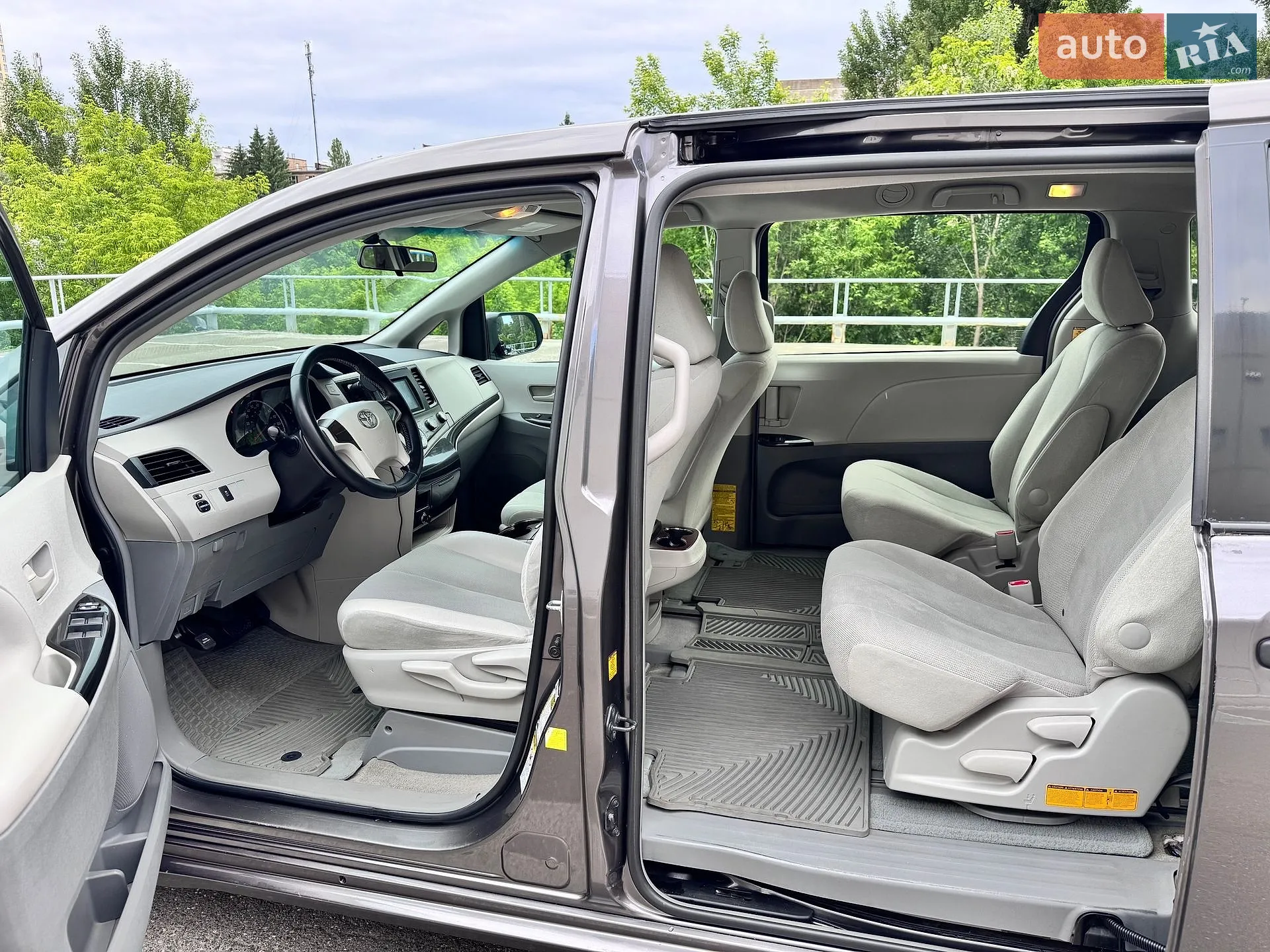 2012 Toyota Sienna - мініатюра 8