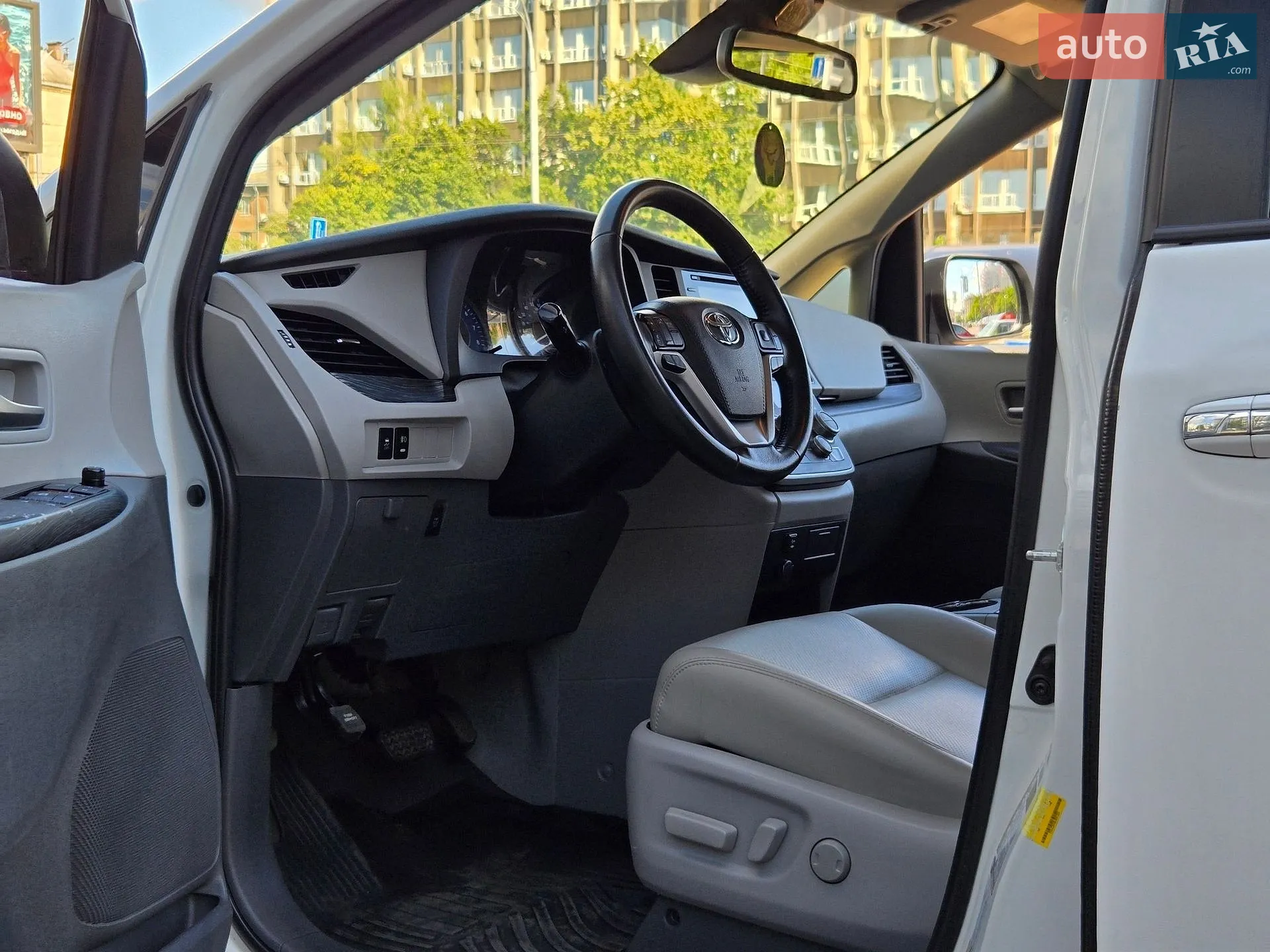 2019 Toyota Sienna - мініатюра 18