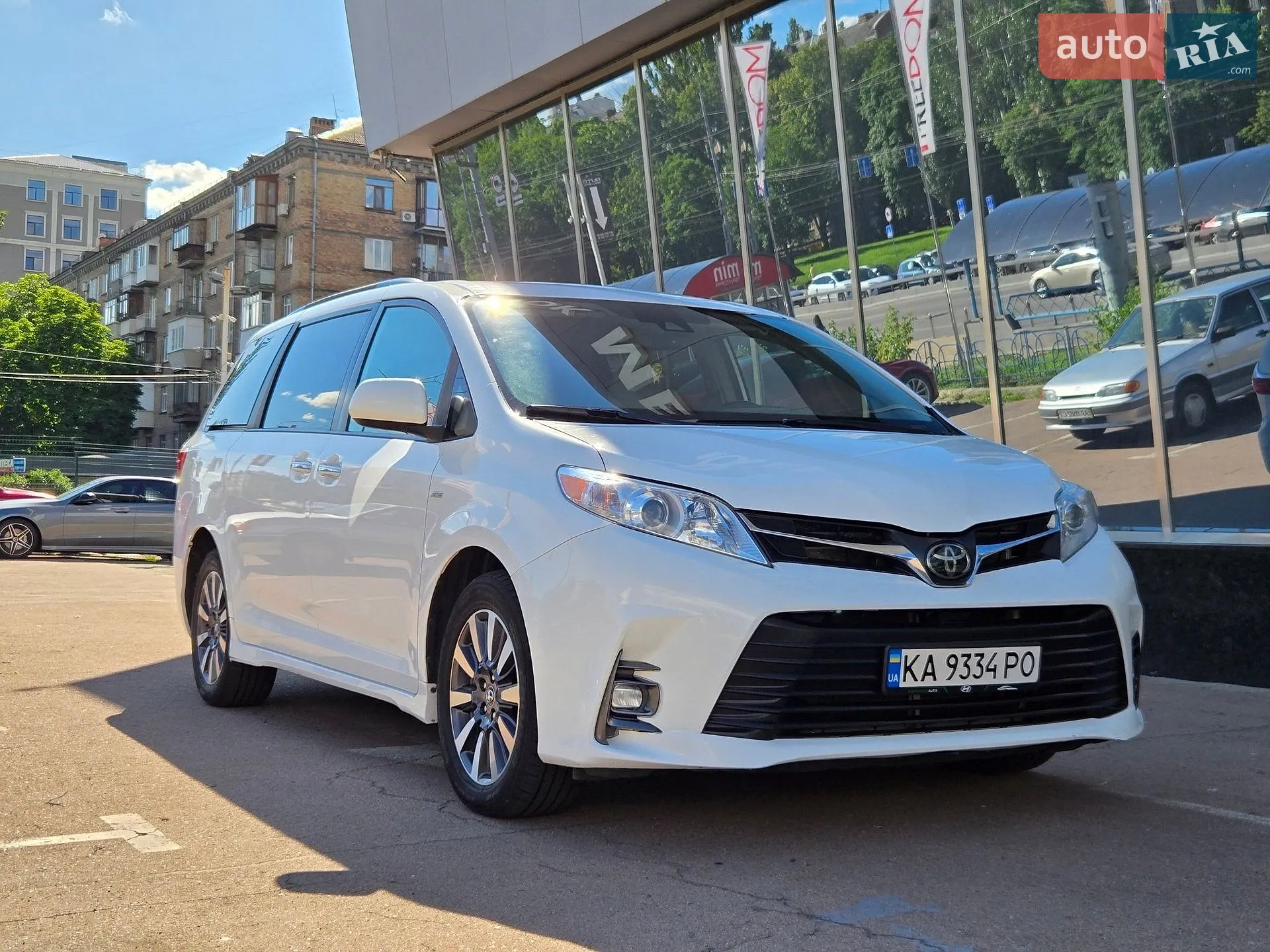 2019 Toyota Sienna - фото 1