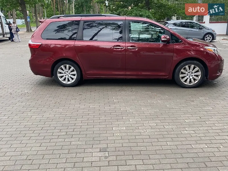 Toyota Sienna 2015