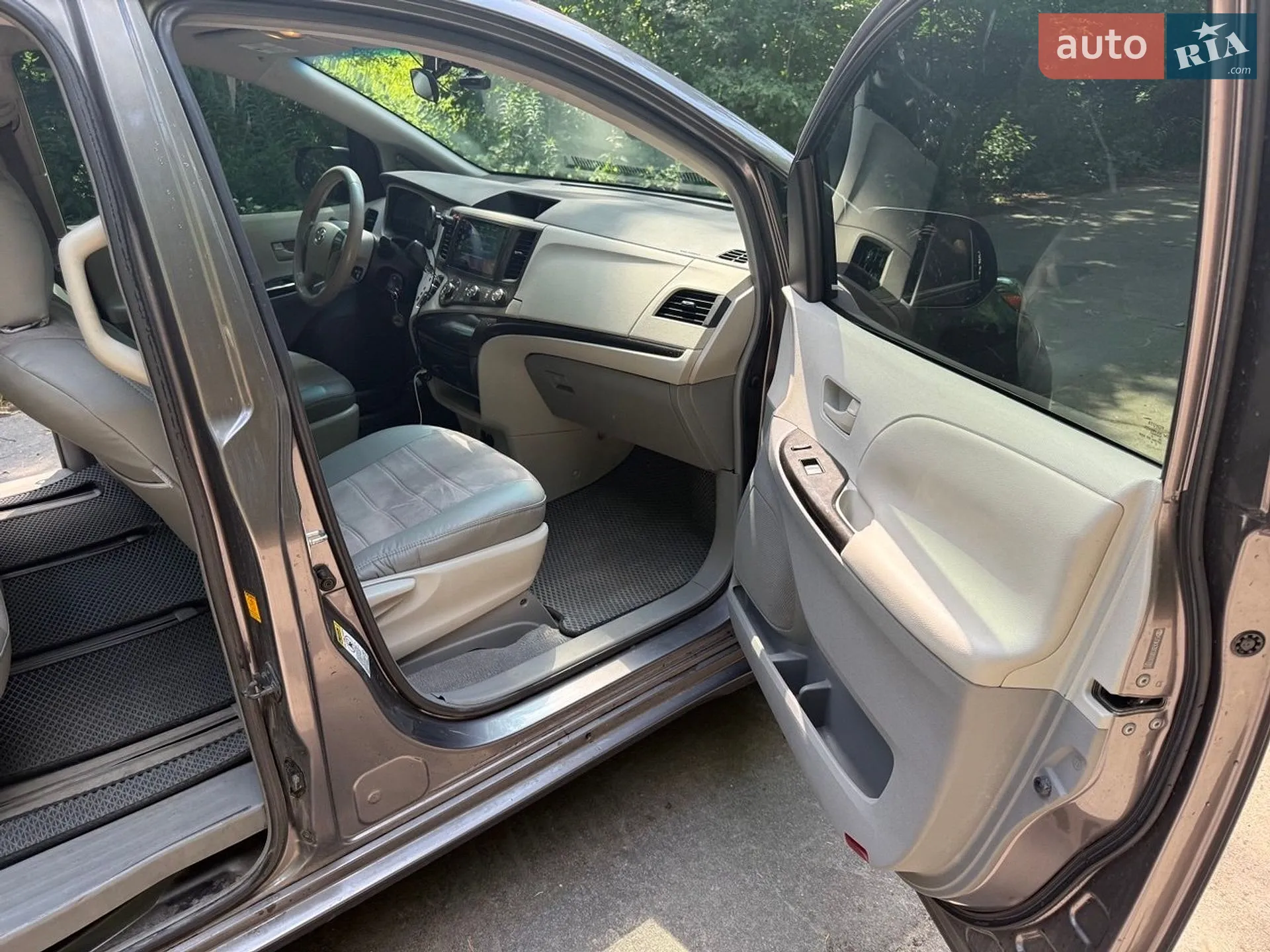 2010 Toyota Sienna - мініатюра 10
