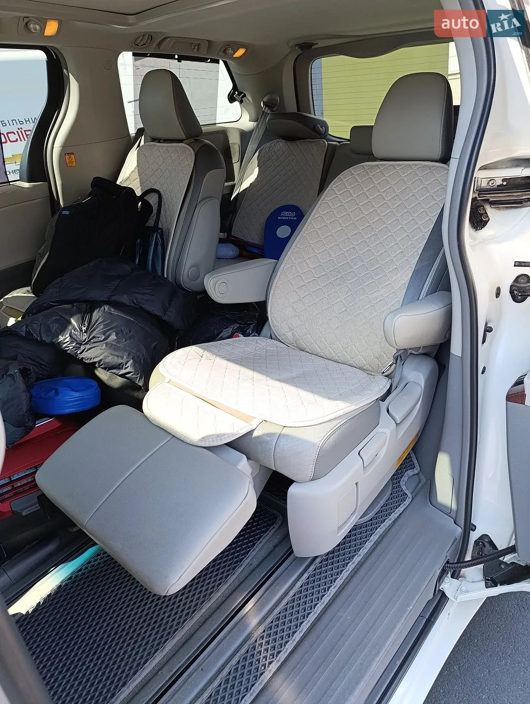 2012 Toyota Sienna - мініатюра 11