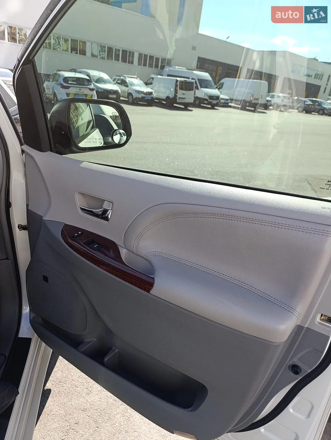 2012 Toyota Sienna - мініатюра 17