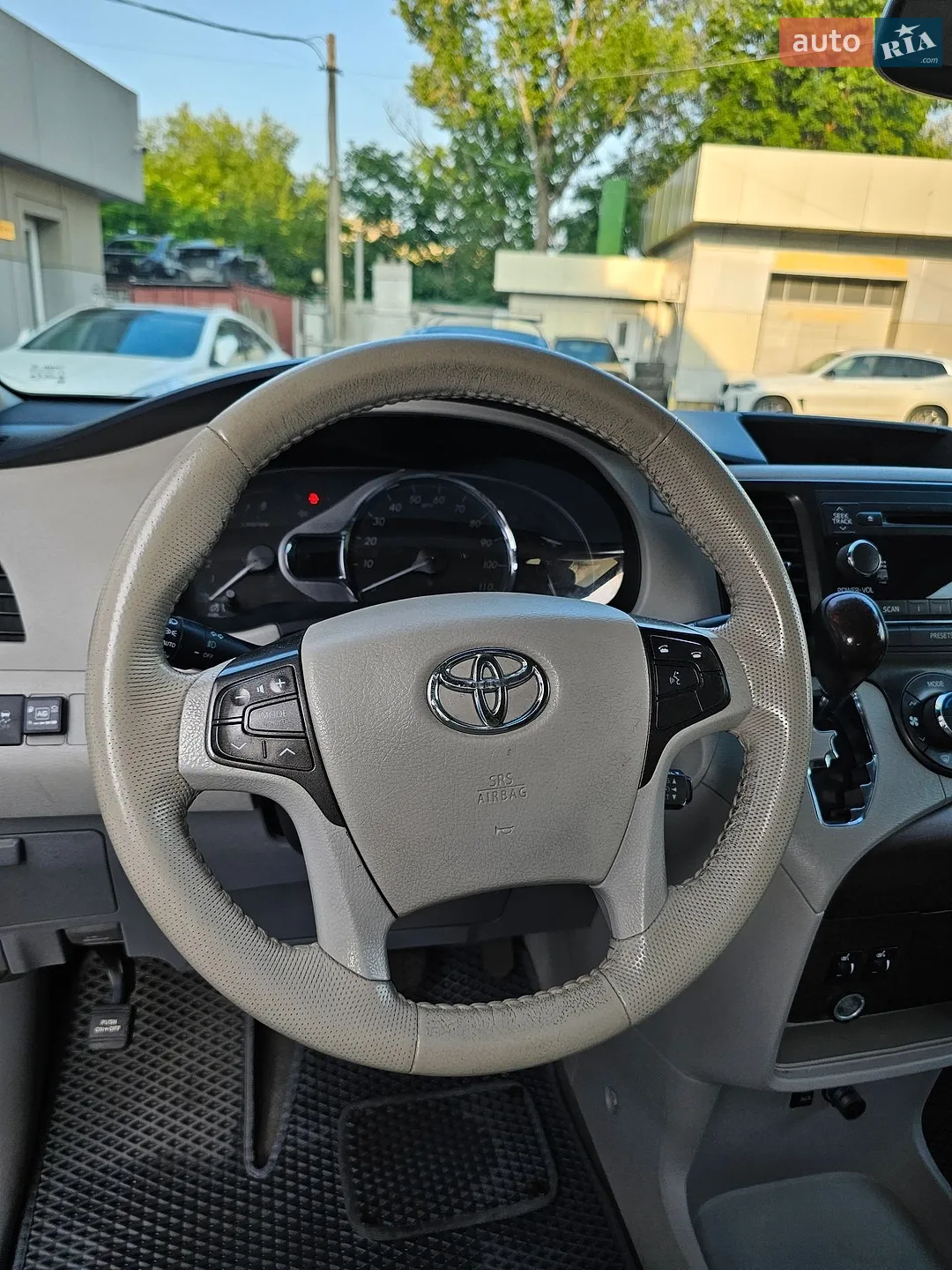 2013 Toyota Sienna - мініатюра 29