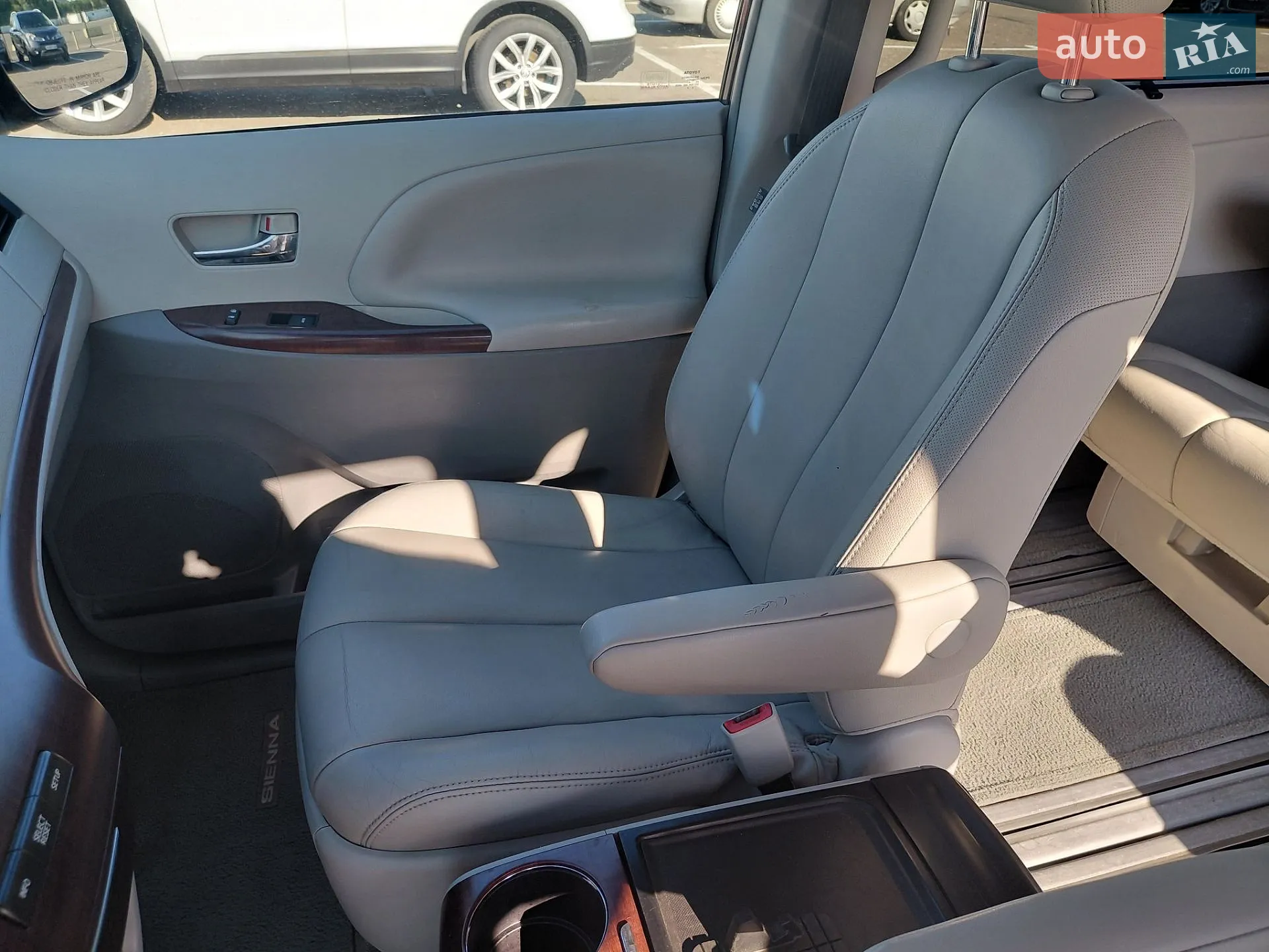 2014 Toyota Sienna - мініатюра 79