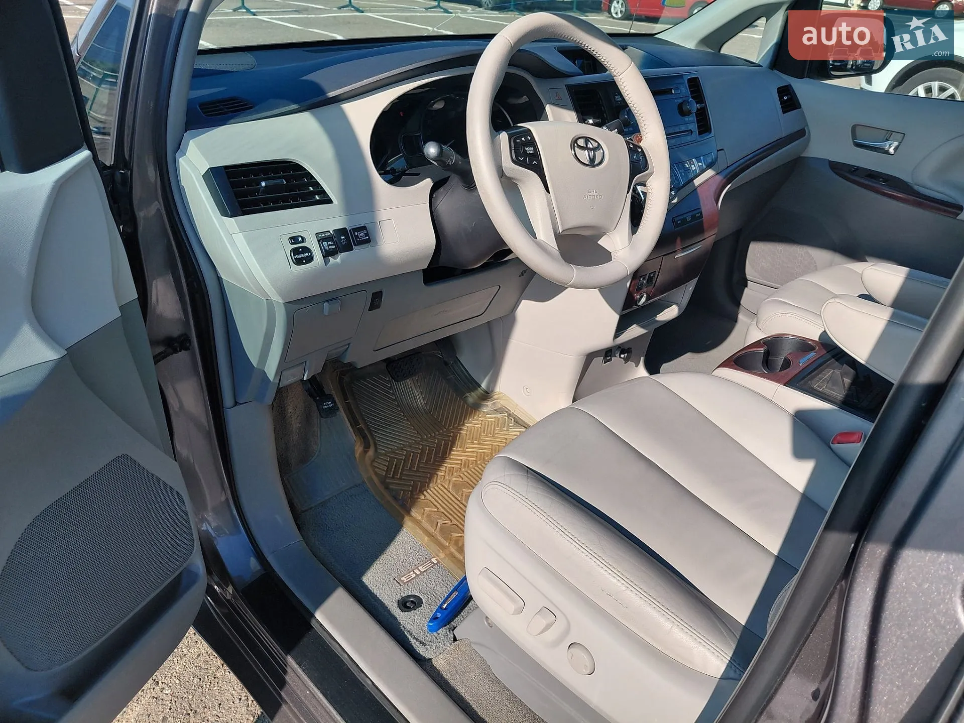 2014 Toyota Sienna - мініатюра 81