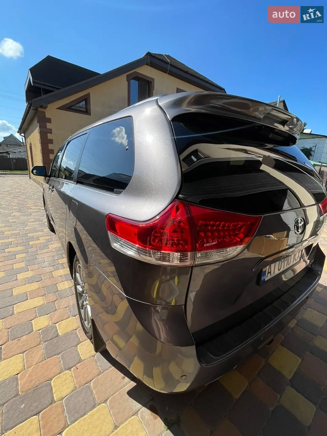 2010 Toyota Sienna - мініатюра 5