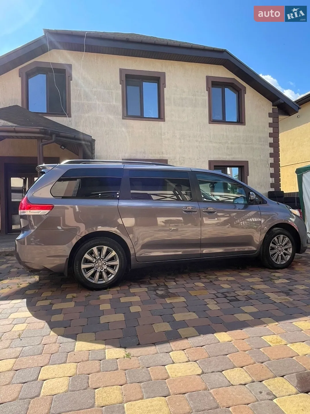 2010 Toyota Sienna - мініатюра 14