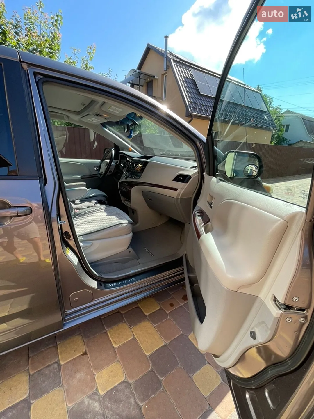 2010 Toyota Sienna - мініатюра 17