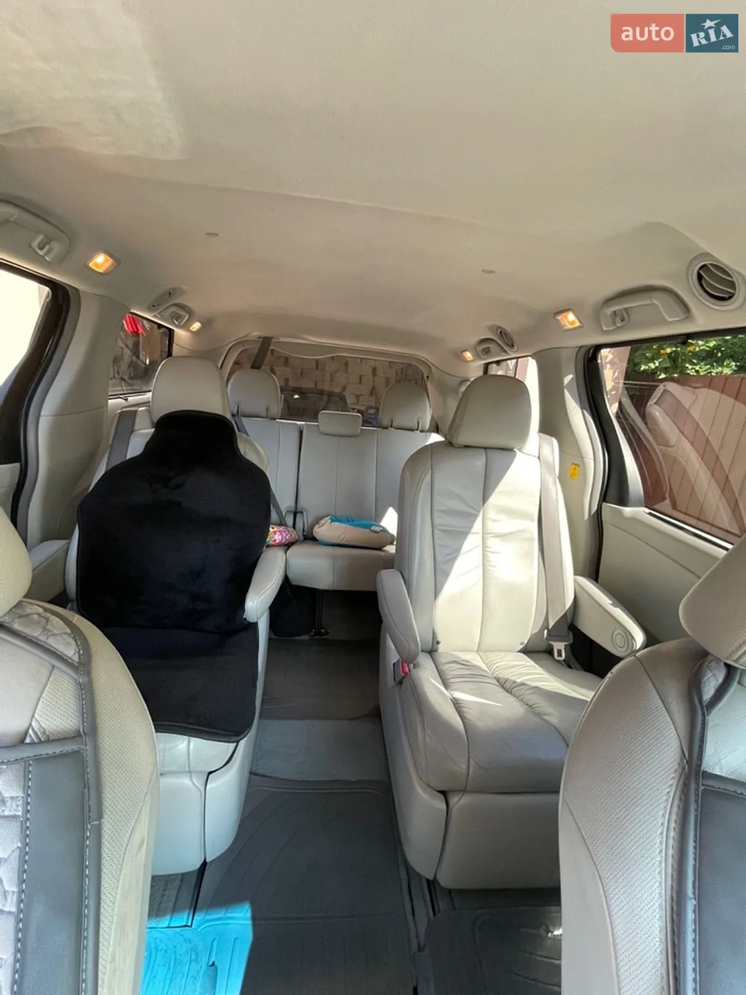 2010 Toyota Sienna - мініатюра 23