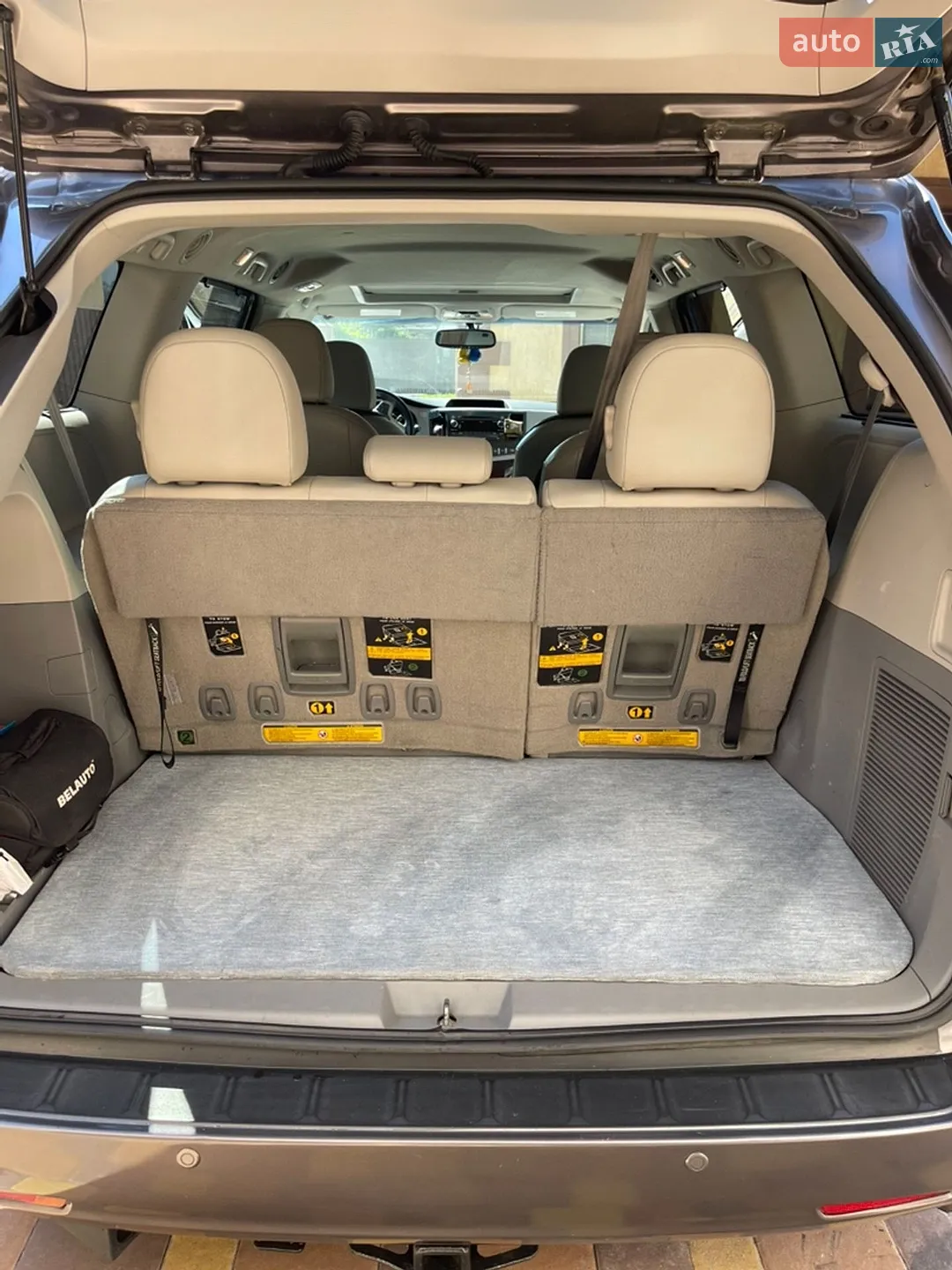 2010 Toyota Sienna - мініатюра 32