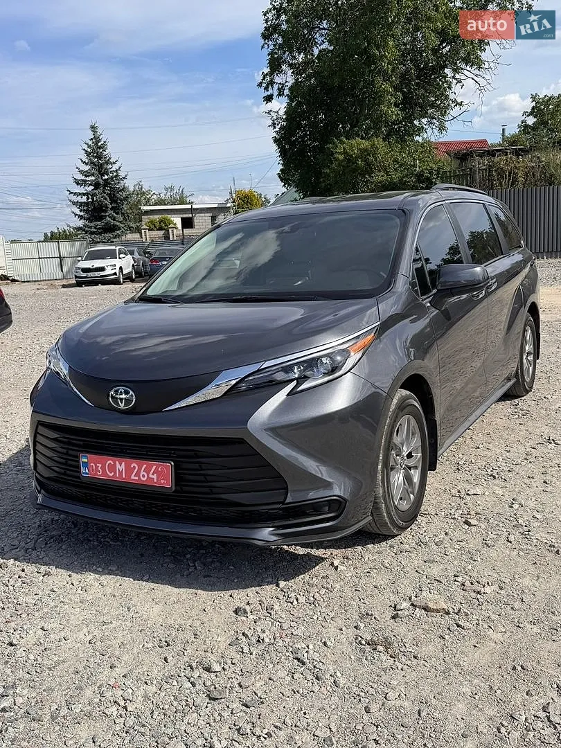 2025 Toyota Sienna - фото 1