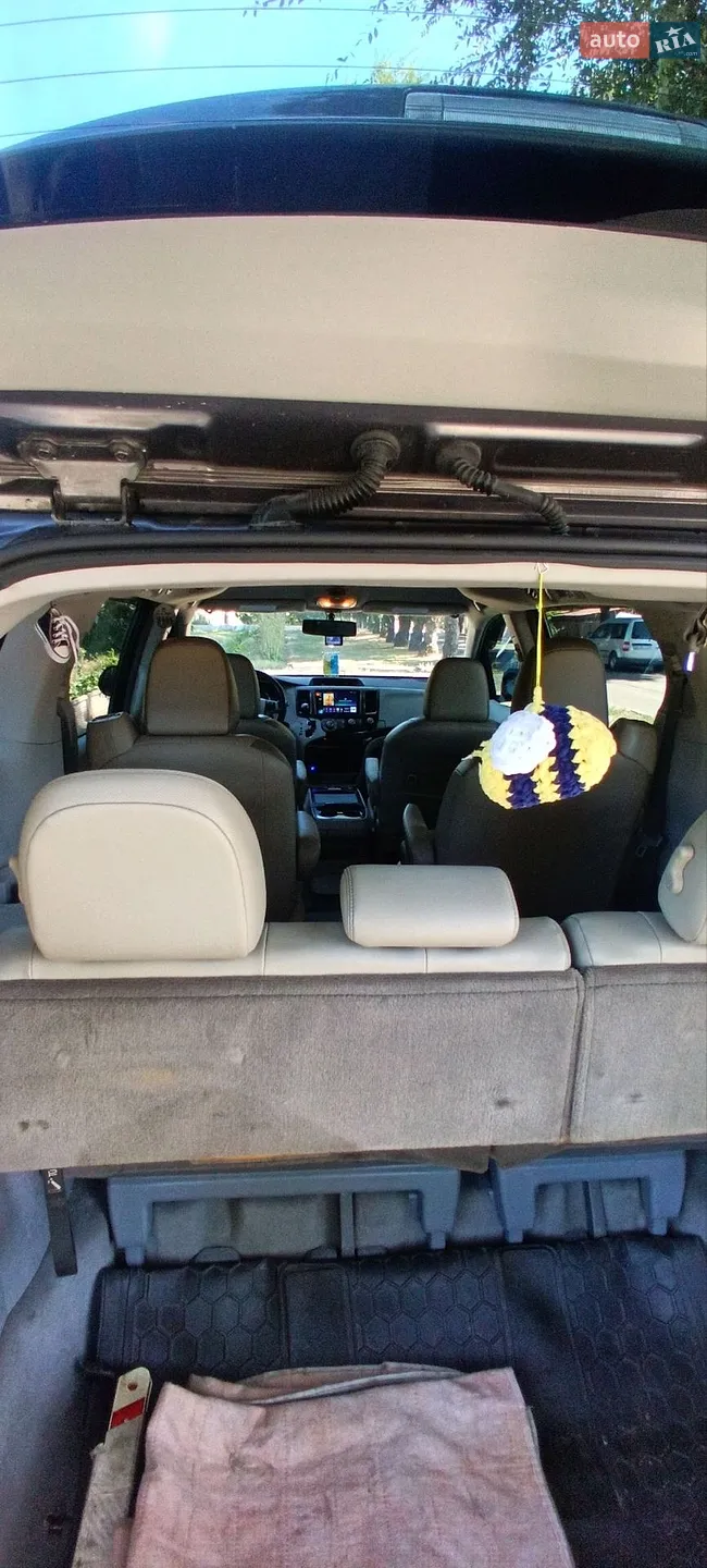 2011 Toyota Sienna - мініатюра 7