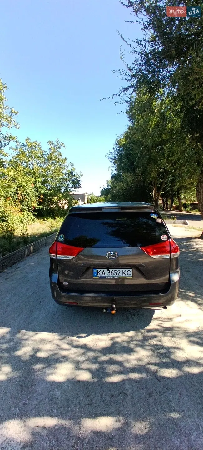 2011 Toyota Sienna - мініатюра 5