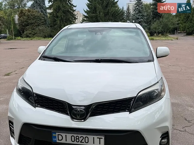 Toyota Sienna 2019