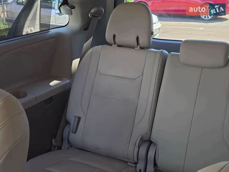 Минивэн Toyota Sienna 2019 в Киеве фото 18 Минивэн Toyota Sienna 2019 в Киеве