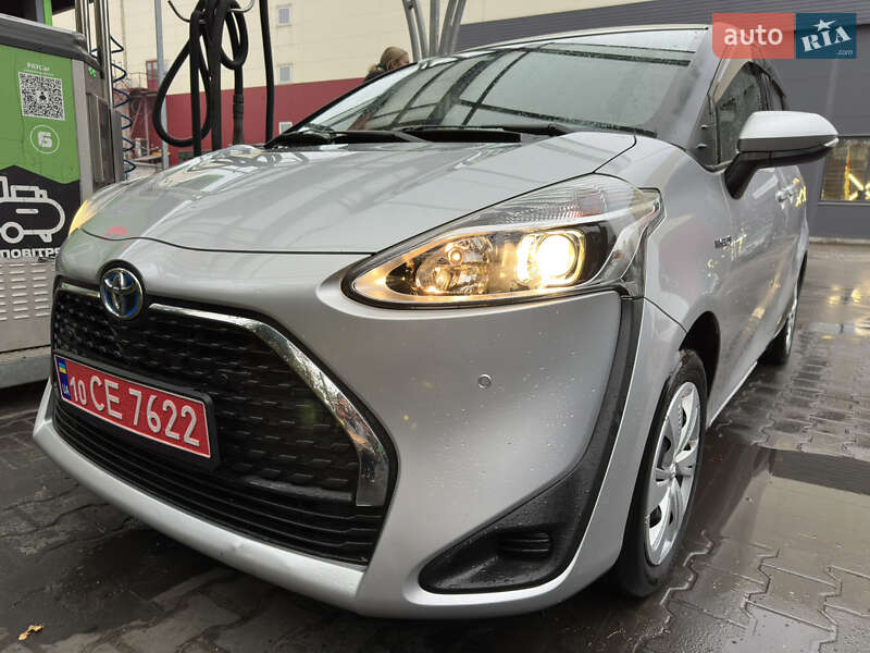 Toyota Sienta 2019