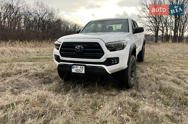 Пікап Toyota Tacoma 2018 в Дніпрі