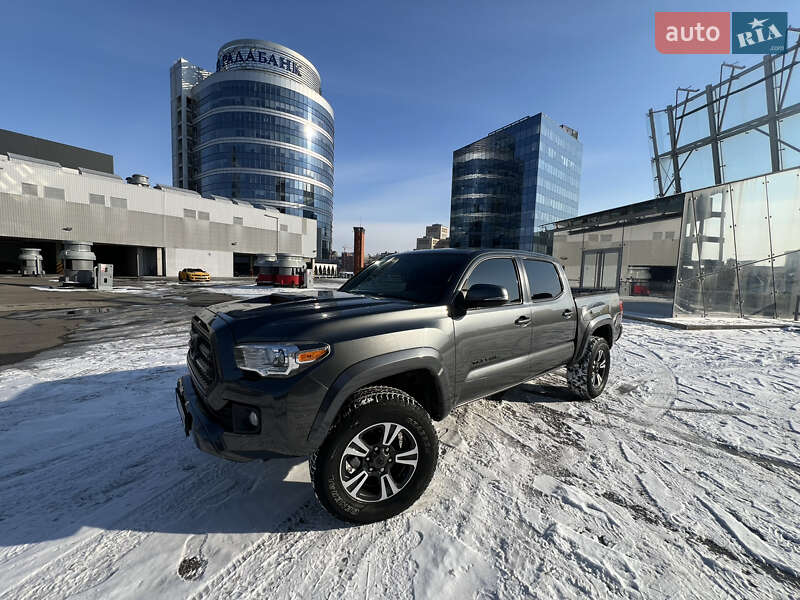 Пікап Toyota Tacoma 2016 в Дніпрі