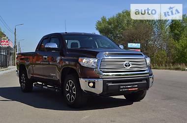 Внедорожник / Кроссовер Toyota Tundra 2015 в Киеве