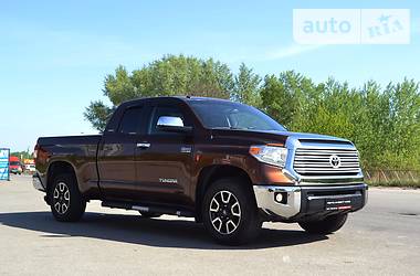 Внедорожник / Кроссовер Toyota Tundra 2015 в Киеве