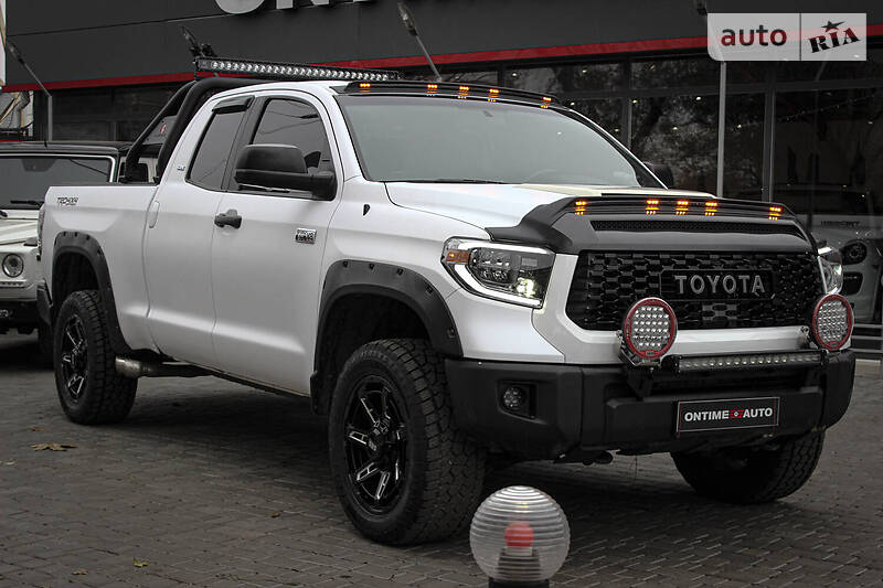 Внедорожник / Кроссовер Toyota Tundra 2015 в Одессе