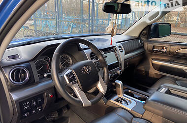Пікап Toyota Tundra 2016 в 