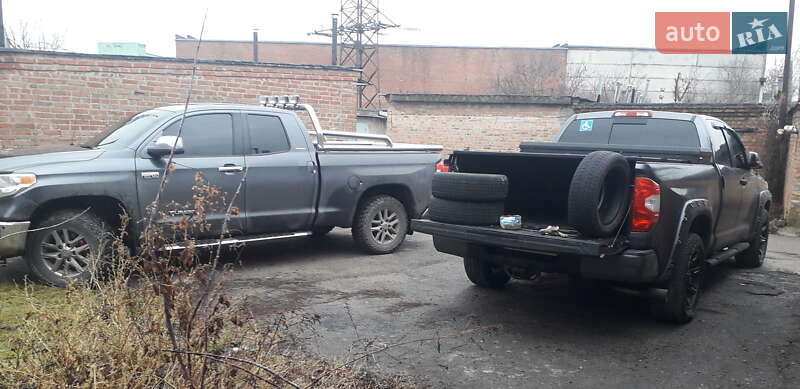 Пикап Toyota Tundra 2017 в Мостиске