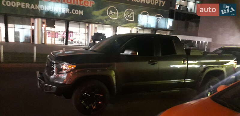Пикап Toyota Tundra 2017 в Мостиске