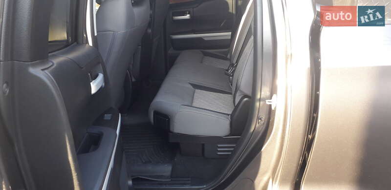 Пикап Toyota Tundra 2017 в Мостиске