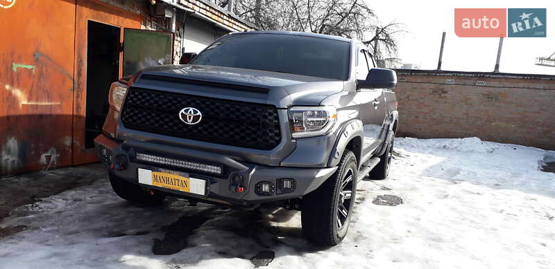Пикап Toyota Tundra 2017 в Мостиске