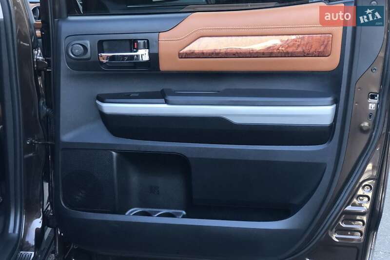 Пікап Toyota Tundra 2018 в Умані