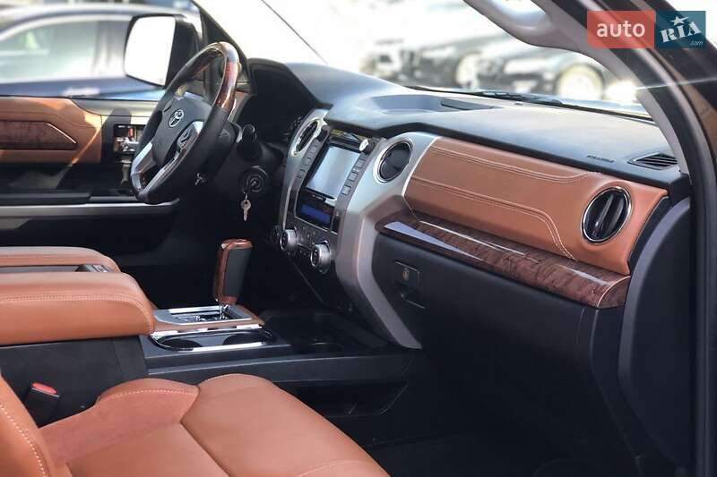 Пікап Toyota Tundra 2018 в Умані