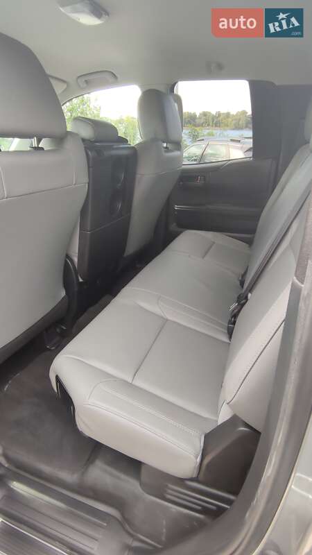 Пікап Toyota Tundra 2021 в Києві