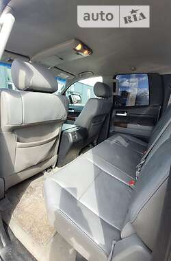 Пикап Toyota Tundra 2010 в 