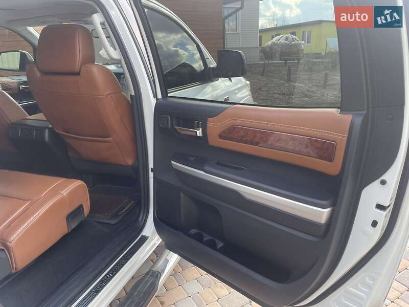 Пікап Toyota Tundra 2014 в Києві