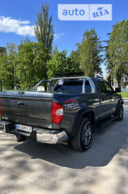 Пікап Toyota Tundra 2014 в Волочиську