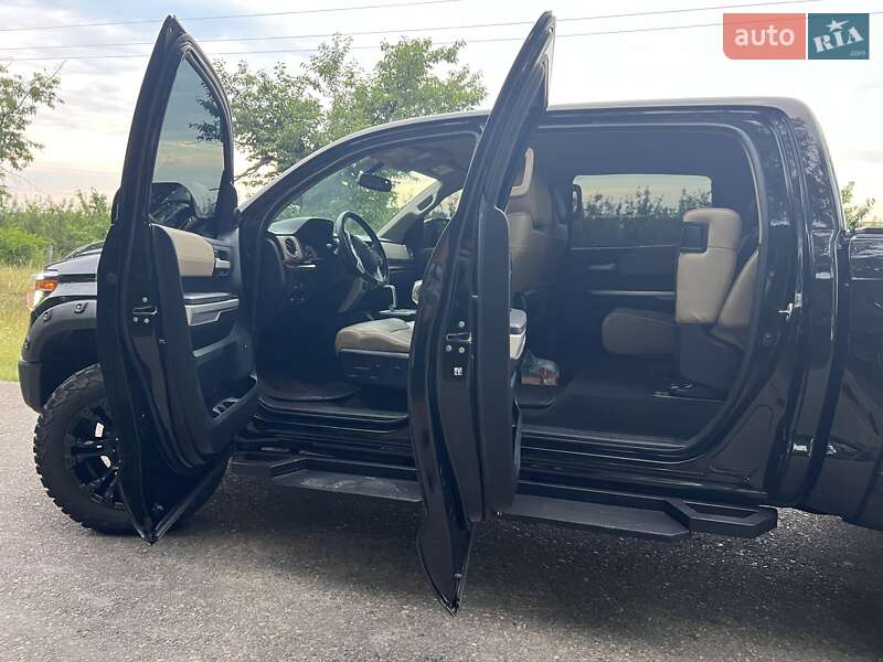 Пикап Toyota Tundra 2015 в Киеве