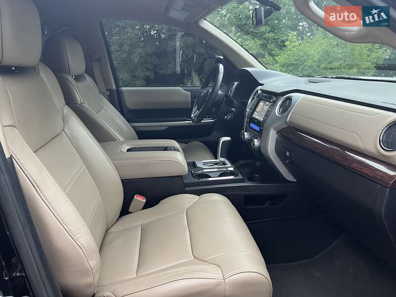 Пикап Toyota Tundra 2015 в Киеве