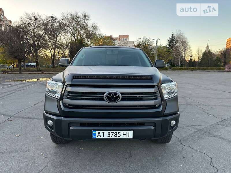 Пікап Toyota Tundra 2015 в Києві