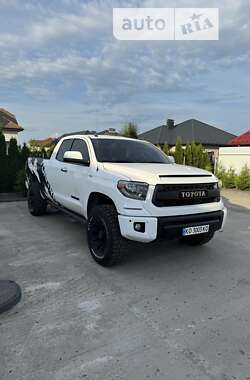 Пікап Toyota Tundra 2014 в Ужгороді