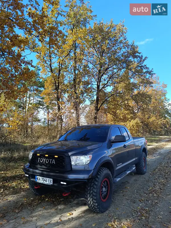 Пикап Toyota Tundra 2013 в 