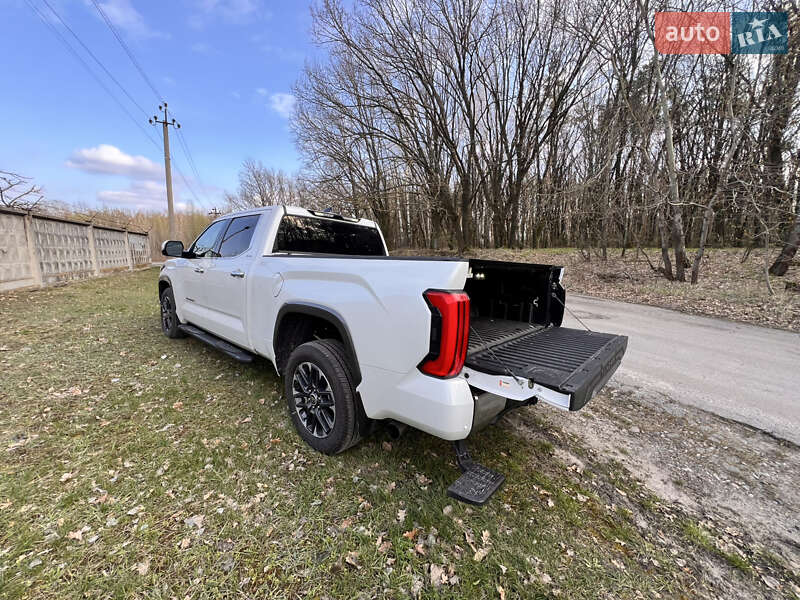 Пікап Toyota Tundra 2022 в Києві