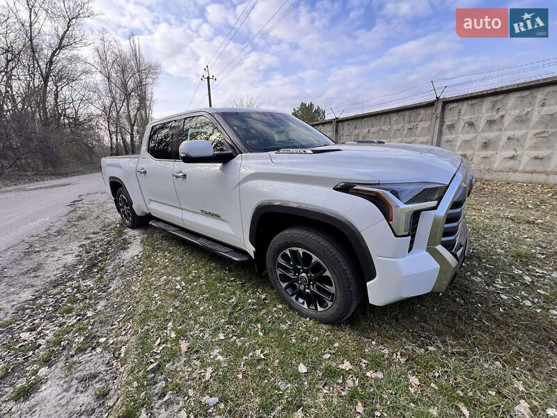 Пікап Toyota Tundra 2022 в Києві